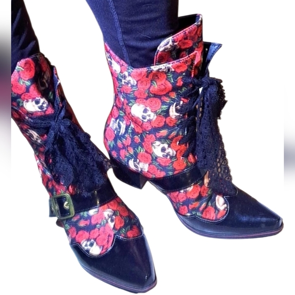 DRESSY GOTH BOOTS - Picture 8 of 8